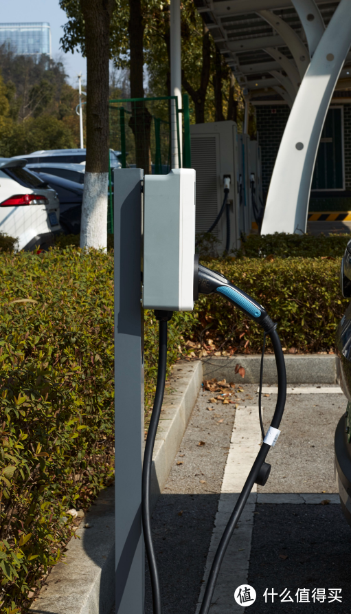 老公安装了家充桩，才知道开电车有多香